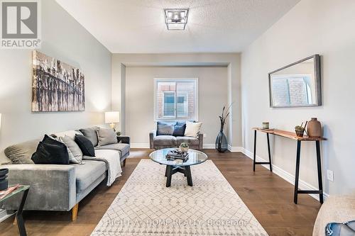 940 O'Reilly Crescent, Shelburne, ON - Indoor Photo Showing Living Room