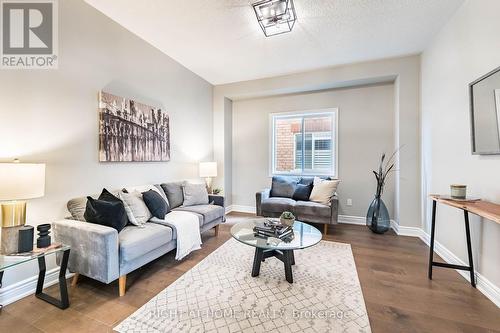 940 O'Reilly Crescent, Shelburne, ON - Indoor Photo Showing Living Room