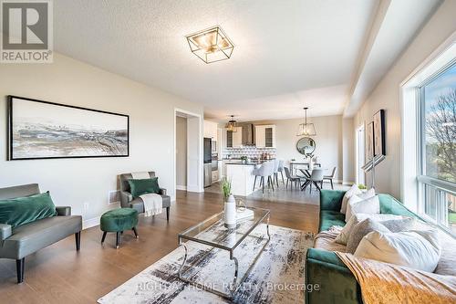 940 O'Reilly Crescent, Shelburne, ON - Indoor Photo Showing Living Room