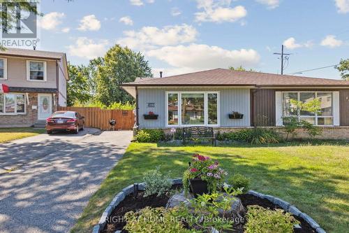 403 CHANDOS COURT  Oshawa, ON L1J 6R1