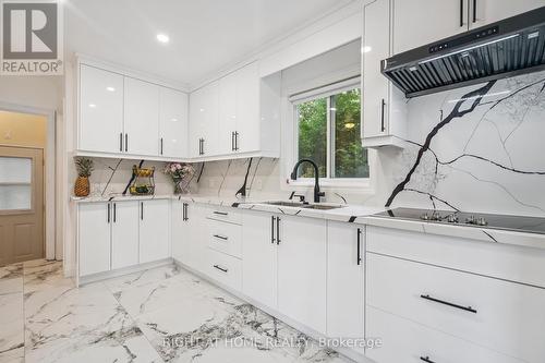2343 Mountainside Drive, Burlington, ON - Indoor Photo Showing Kitchen