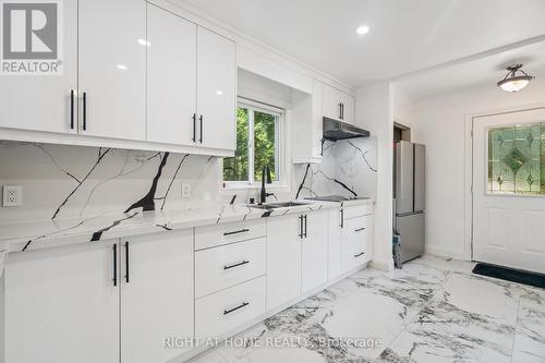 2343 Mountainside Drive, Burlington, ON - Indoor Photo Showing Kitchen