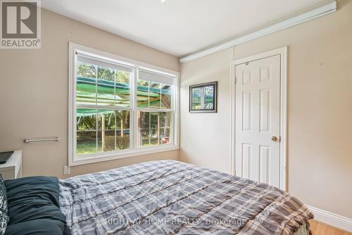 2343 Mountainside Drive, Burlington, ON - Indoor Photo Showing Bedroom