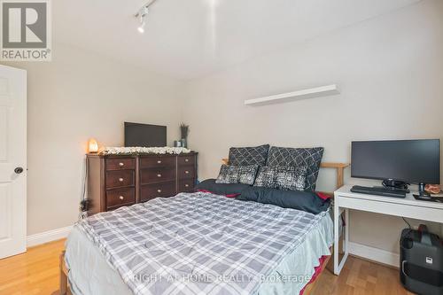 2343 Mountainside Drive, Burlington, ON - Indoor Photo Showing Bedroom