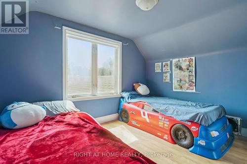 2343 Mountainside Drive, Burlington, ON - Indoor Photo Showing Bedroom