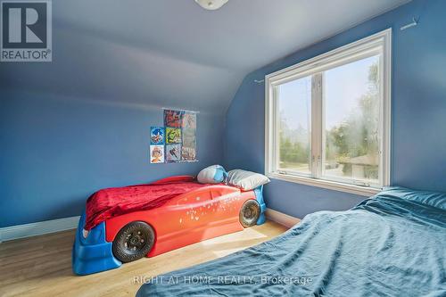2343 Mountainside Drive, Burlington, ON - Indoor Photo Showing Bedroom