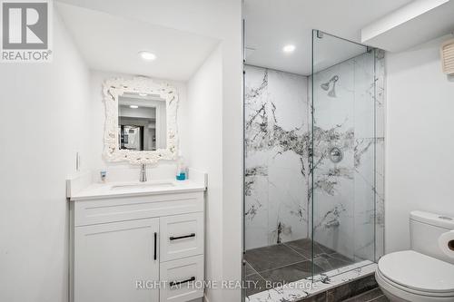 2343 Mountainside Drive, Burlington, ON - Indoor Photo Showing Bathroom