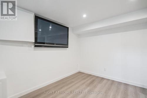 2343 Mountainside Drive, Burlington, ON - Indoor Photo Showing Other Room