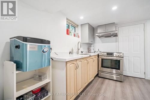 2343 Mountainside Drive, Burlington, ON - Indoor Photo Showing Kitchen