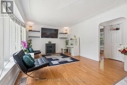 2343 Mountainside Drive, Burlington, ON - Indoor Photo Showing Living Room With Fireplace