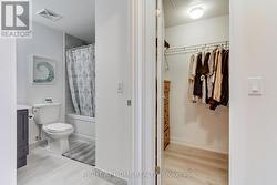 Ensuite bath and walk-in closet - 