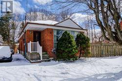 25 STRODE DRIVE Toronto, ON M1J 1L8