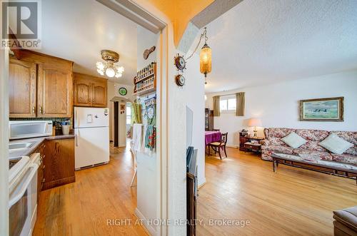 25 Strode Drive, Toronto, ON - Indoor Photo Showing Kitchen