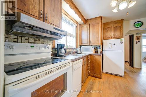 25 Strode Drive, Toronto, ON - Indoor Photo Showing Kitchen