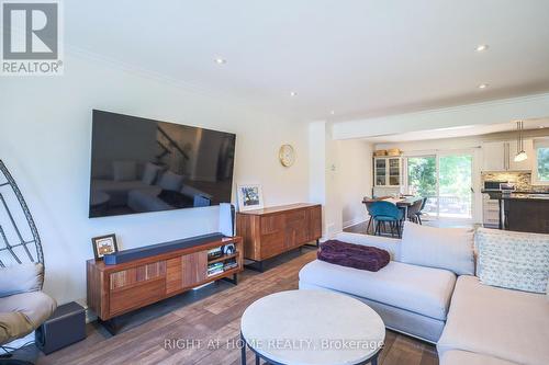 2126 Millway Gate, Mississauga, ON - Indoor Photo Showing Living Room
