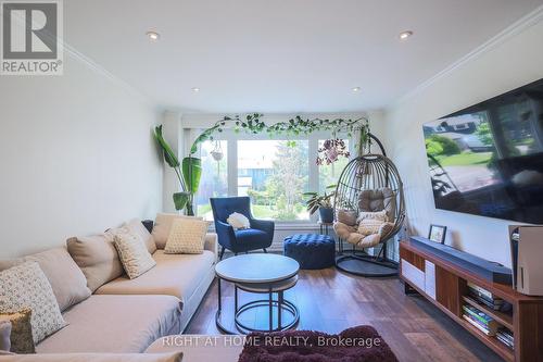 2126 Millway Gate, Mississauga, ON - Indoor Photo Showing Living Room