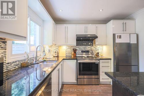 2126 Millway Gate, Mississauga, ON - Indoor Photo Showing Kitchen With Double Sink With Upgraded Kitchen