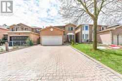 379 WALLENBERG CRESCENT  Mississauga, ON L5B 3N1