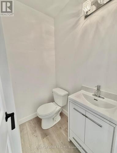 24 - 7 Vale Carse Way, Toronto, ON - Indoor Photo Showing Bathroom