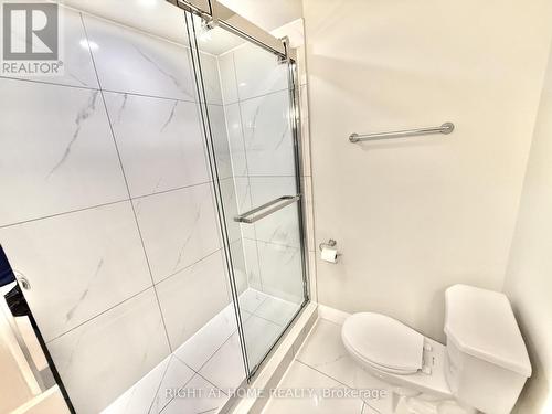 24 - 7 Vale Carse Way, Toronto, ON - Indoor Photo Showing Bathroom