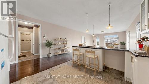 126 Kingsmere Crescent, New Tecumseth, ON - Indoor Photo Showing Kitchen With Upgraded Kitchen