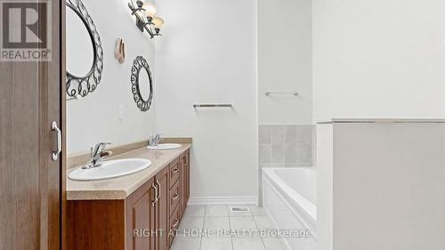 126 Kingsmere Crescent, New Tecumseth, ON - Indoor Photo Showing Bathroom