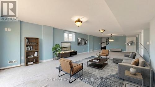 126 Kingsmere Crescent, New Tecumseth, ON - Indoor Photo Showing Living Room