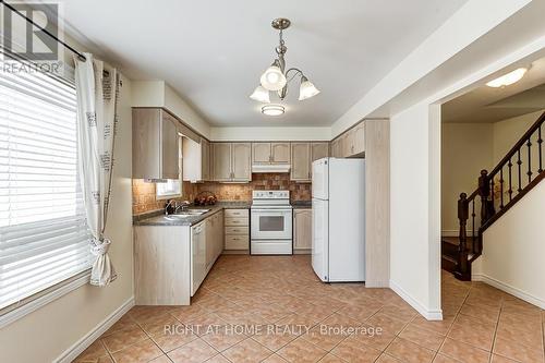 402 Lausanne Crescent, Waterloo, ON - Indoor Photo Showing Kitchen