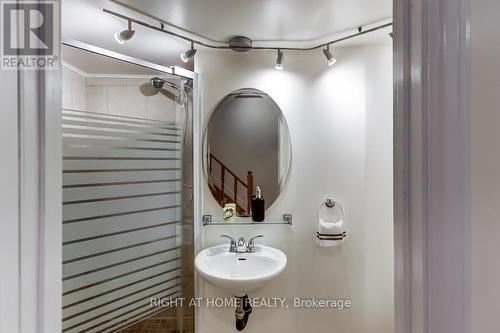 402 Lausanne Crescent, Waterloo, ON - Indoor Photo Showing Bathroom