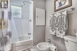 Mainfloor Bath - 