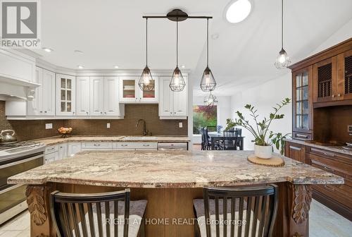 6415 Dunray Court, Mississauga, ON - Indoor Photo Showing Kitchen With Upgraded Kitchen