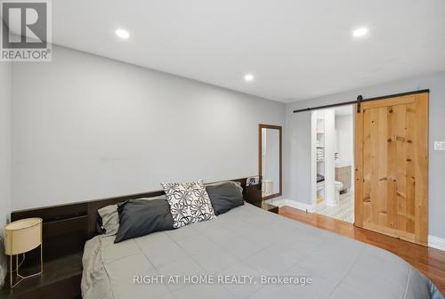 6415 Dunray Court, Mississauga, ON - Indoor Photo Showing Bedroom