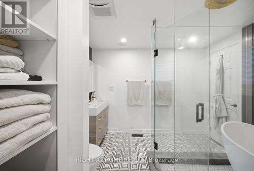 6415 Dunray Court, Mississauga, ON - Indoor Photo Showing Bathroom