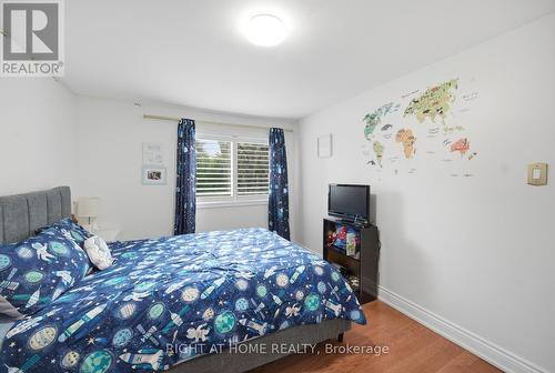 6415 Dunray Court, Mississauga, ON - Indoor Photo Showing Bedroom