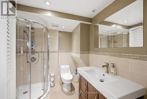 6415 Dunray Court, Mississauga, ON - Indoor Photo Showing Bathroom