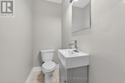 65 Woodman Drive S, Hamilton, ON - Indoor Photo Showing Bathroom