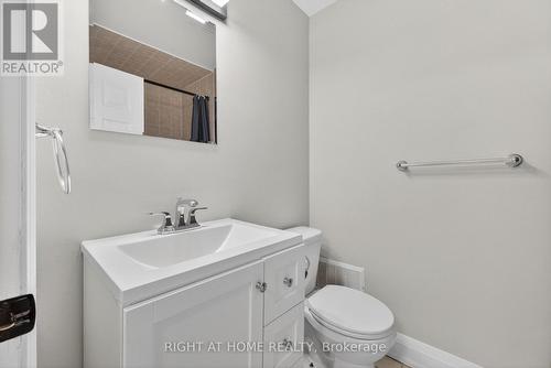 65 Woodman Drive S, Hamilton, ON - Indoor Photo Showing Bathroom