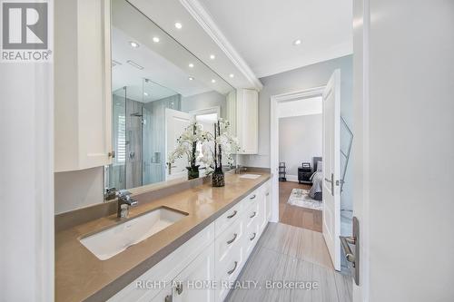 484 Avonwood Drive, Mississauga, ON - Indoor Photo Showing Bathroom