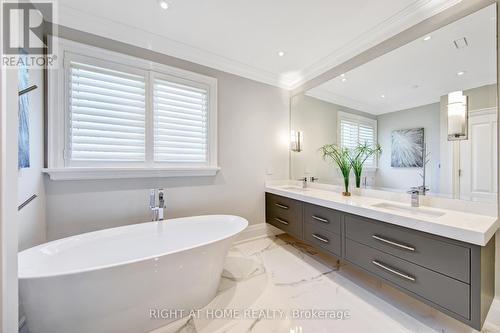 484 Avonwood Drive, Mississauga, ON - Indoor Photo Showing Bathroom