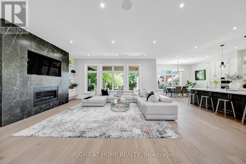 484 Avonwood Drive, Mississauga, ON - Indoor Photo Showing Living Room With Fireplace