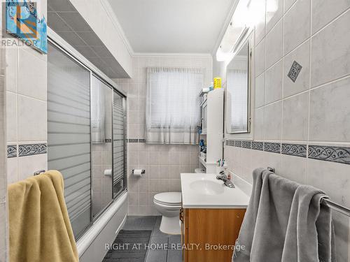 524 Colborne Street E, Oshawa, ON - Indoor Photo Showing Bathroom