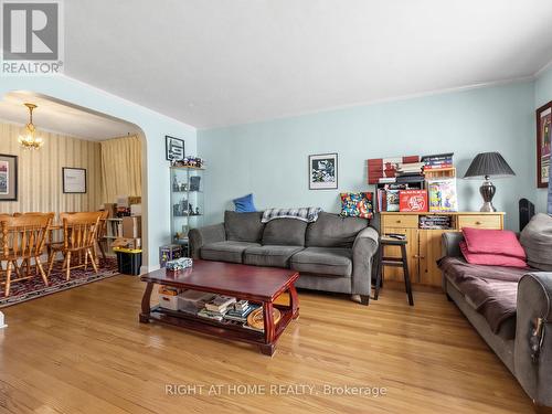 524 Colborne Street E, Oshawa, ON - Indoor Photo Showing Living Room