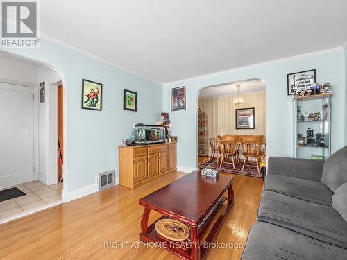 524 Colborne Street E, Oshawa, ON - Indoor Photo Showing Living Room