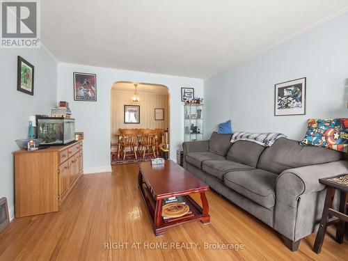 524 Colborne Street E, Oshawa, ON - Indoor Photo Showing Living Room