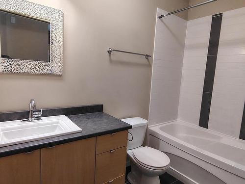 412 5221 Nora Bernard Street, Halifax, NS - Indoor Photo Showing Bathroom