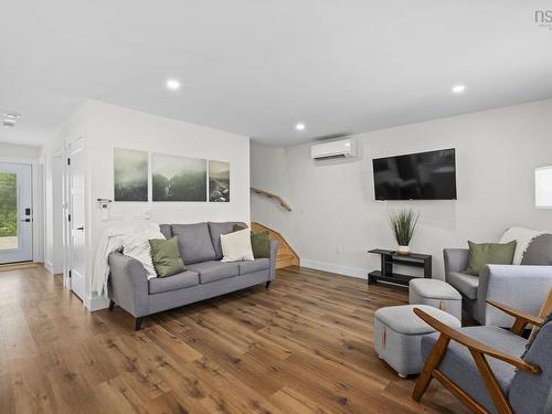 97 Forest Heights Drive, Vaughan, NS - Indoor Photo Showing Living Room