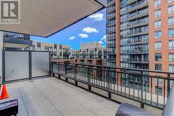 729 - 36 VIA BAGNATO Toronto, ON M6A 0B7