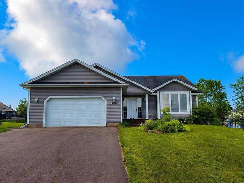 15 Gordon Day Drive  Stratford, PE C1B 0E9