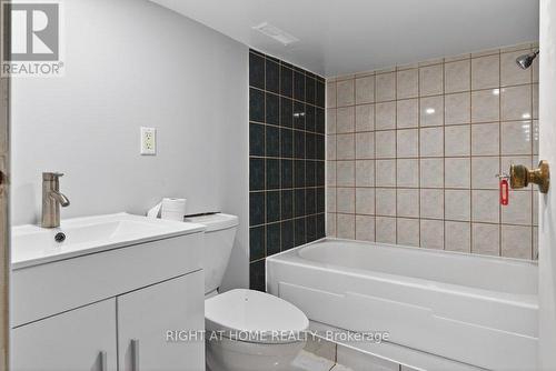 141 Ray Street N, Hamilton, ON - Indoor Photo Showing Bathroom