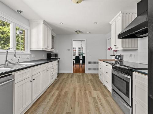 6201 Regina Terrace, Halifax, NS - Indoor Photo Showing Kitchen With Double Sink